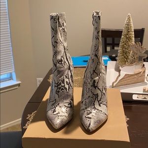 Women’s Snake Print bootie